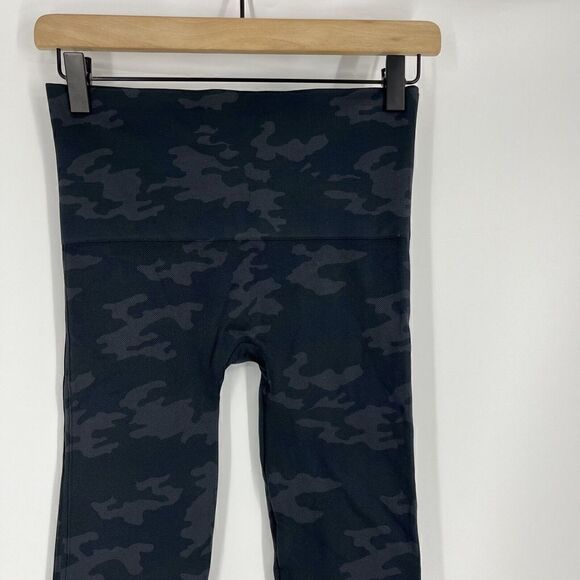 Spanx Leggings Size Medium Black Gray Look At Me Now Camo Print Seamless Stretch - Picture 2 of 6